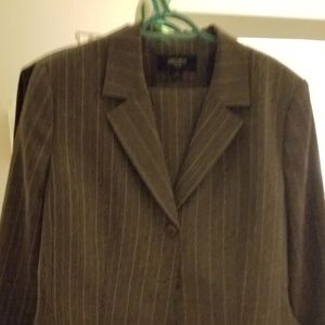 Jones wear suit